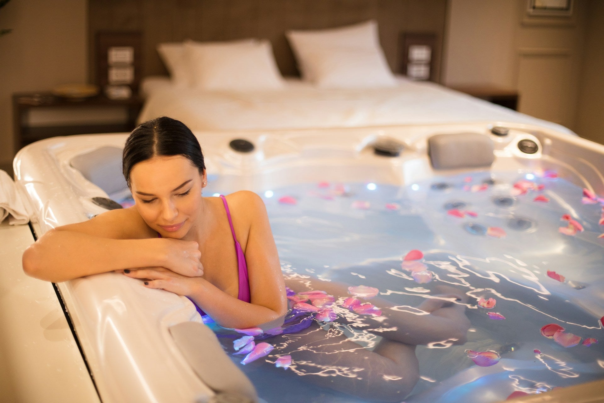 Easy Maintenance Tips for Crystal Clear Hot Tub Water - TUBTEK