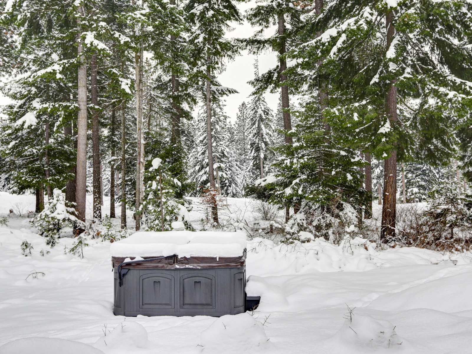 hot tub cover in snow