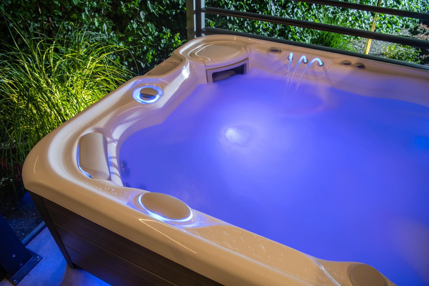 Beginner's Guide to Choosing the Right Hot Tub Cover